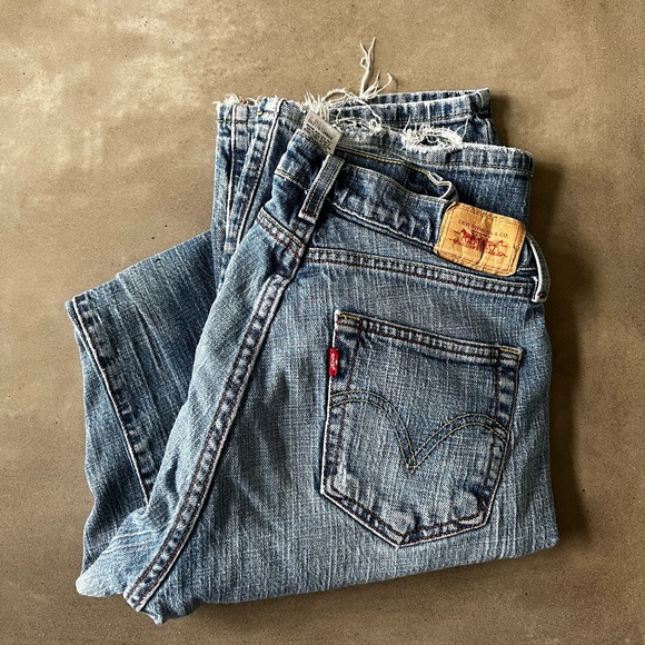 Levi’s - Picture 1 of 6